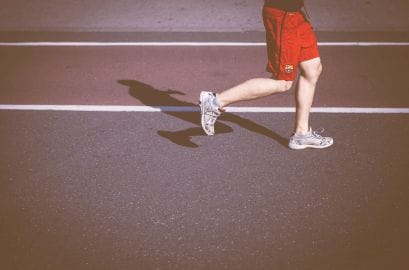 man running with achilles tendinitis