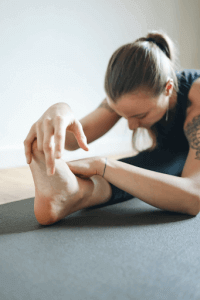 woman stretching her achilles tendon